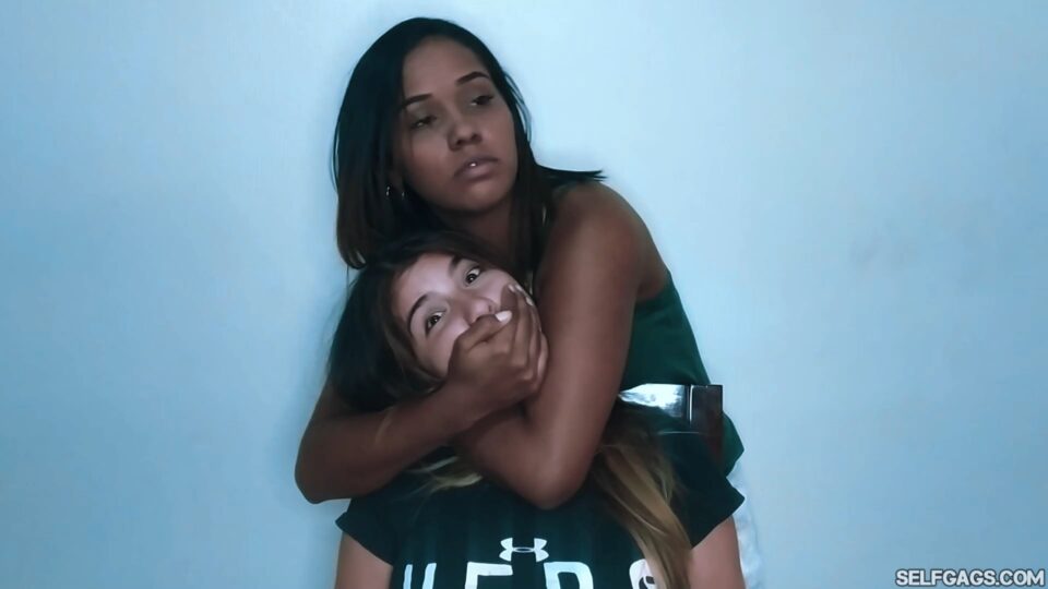 12 Minutes Of Stephanie’s Hands: Hand Gagging Ariana — gallery-6