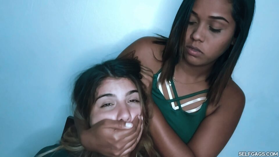 12 Minutes Of Stephanie’s Hands: Hand Gagging Ariana — gallery-8