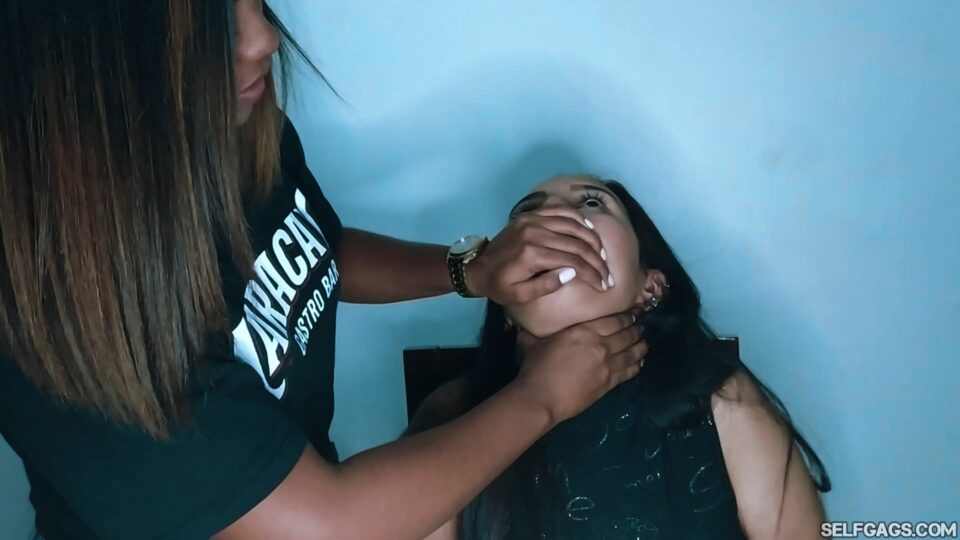 12 Minutes Of Stephanie’s Hands: Hand Gagging Ibet — gallery-4