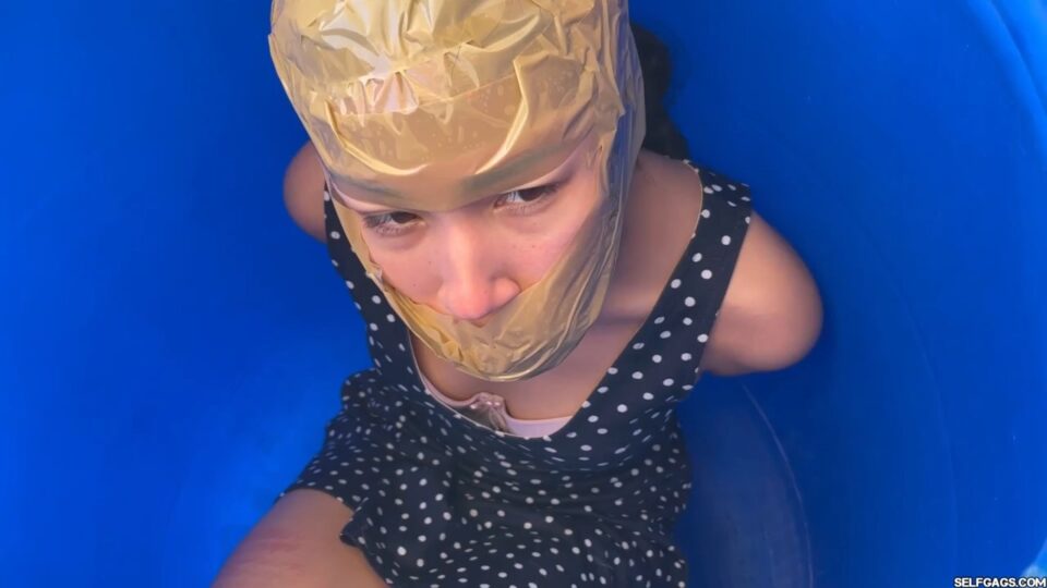 Barby Luna Tied Up During Claustrophobia Therapy — gallery-7