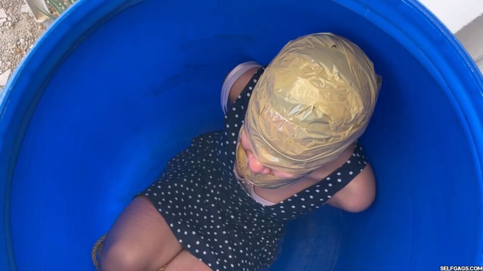 Barby Luna Tied Up During Claustrophobia Therapy — gallery-8