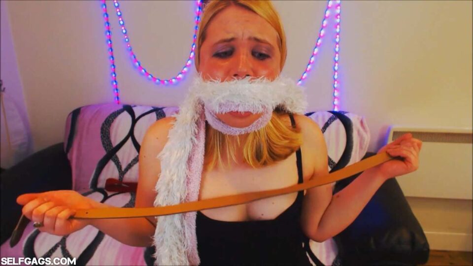 British Cam Girl: Gagged For The First Time! — gallery-8