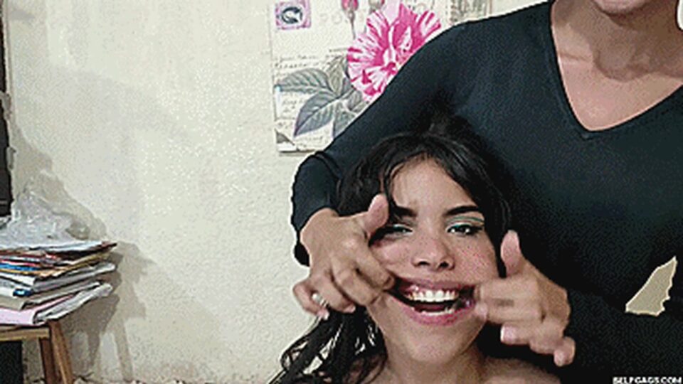 Comparative Friends Find Out Who Has The Biggest Mouth — gallery-2