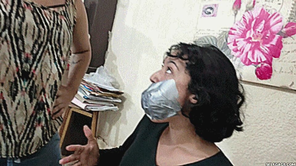 Comparative Friends Find Out Who Has The Biggest Mouth — gallery-7