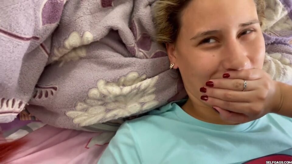Girls Who Love Handgagging — gallery-4