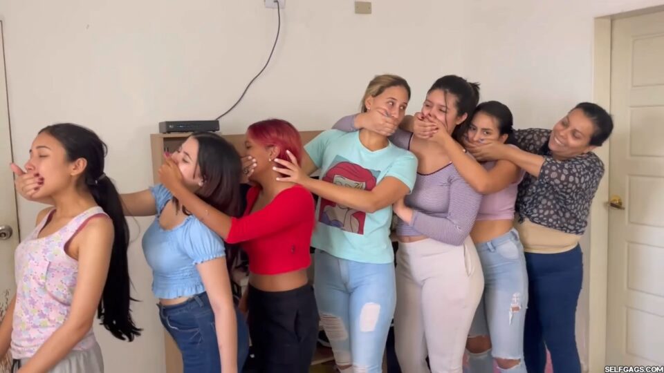 Girls Who Love Handgagging — gallery-5
