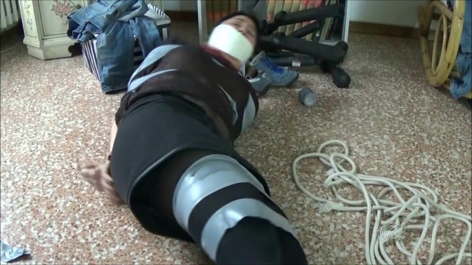Help! My boyfriend is a bondage producer and he’s got me tied up and gagged! — gallery-7