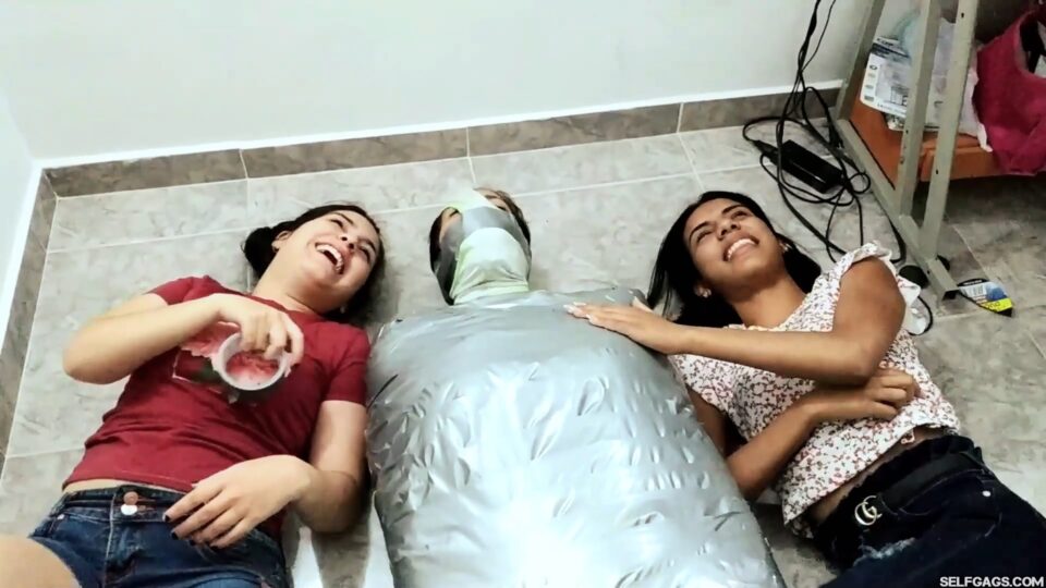Magic Trick Gone Wrong: Blanket Mummified Stepmom Ticked Off! — gallery-8