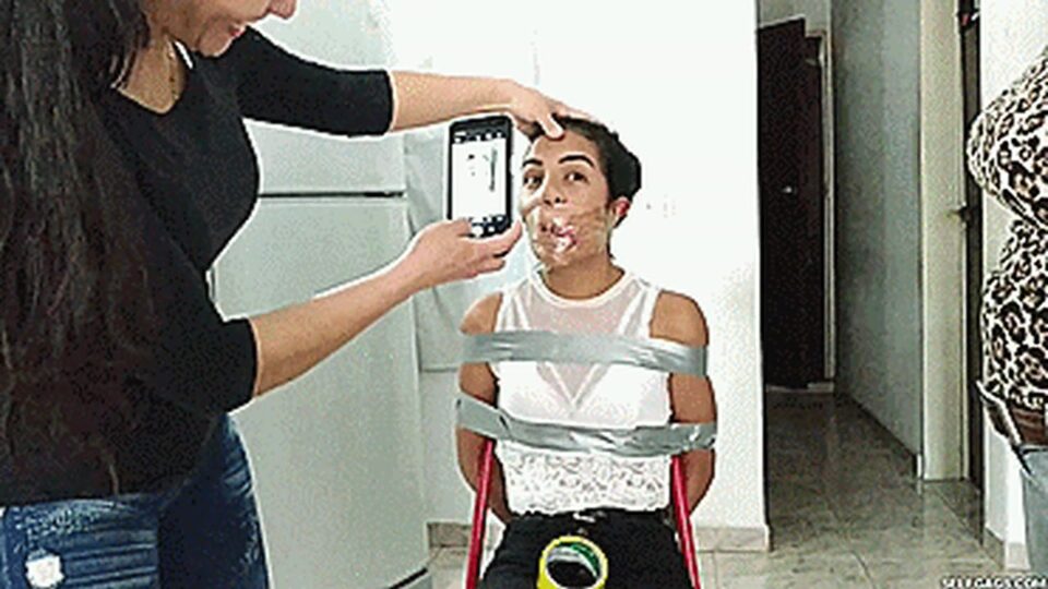 Messing Up Maria’s Face In A Game Of Twist And Shout! — gallery-6
