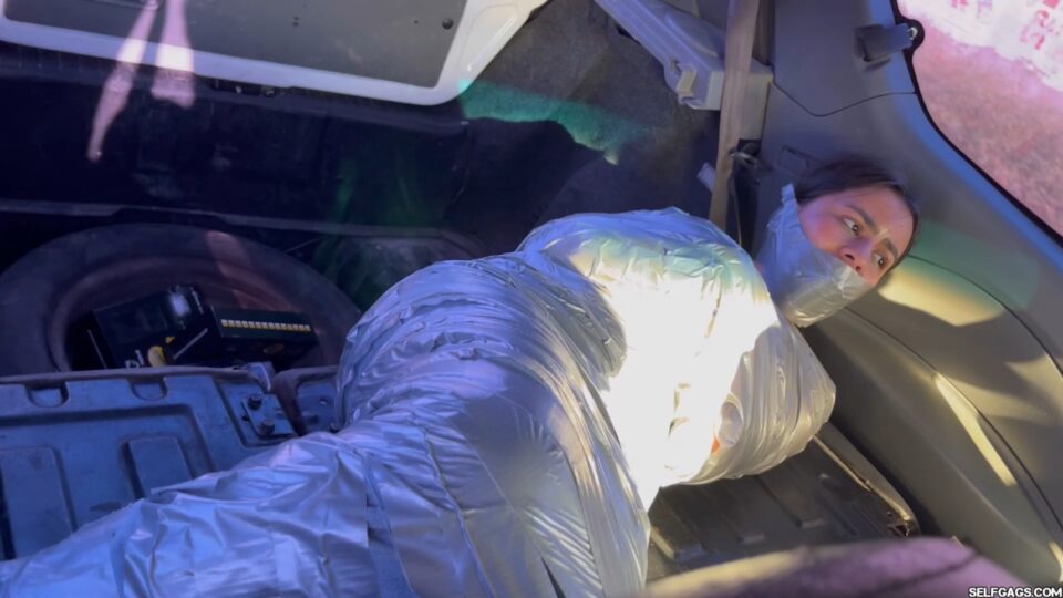 Mummified Art Collector Transported Away — gallery-4