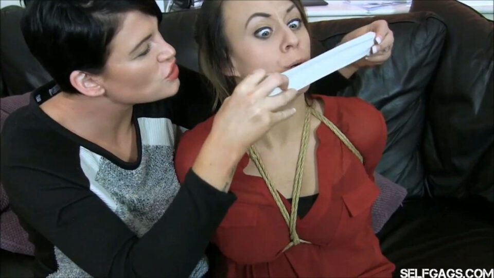 nosey-news-reporter-caught-snooping-gallery-03