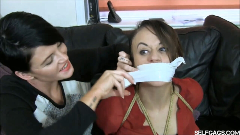nosey-news-reporter-caught-snooping-gallery-04